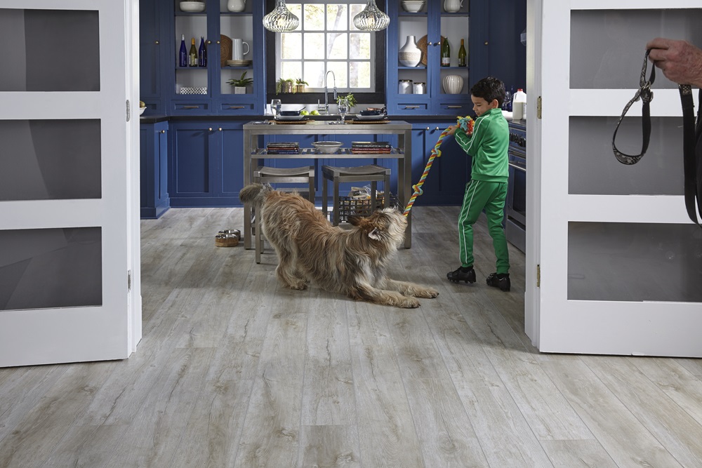 Can dogs scratch vinyl plank flooring ?